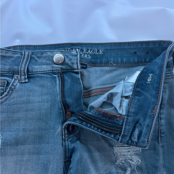 Woman’s Jean Shorts - Picture 2 of 3